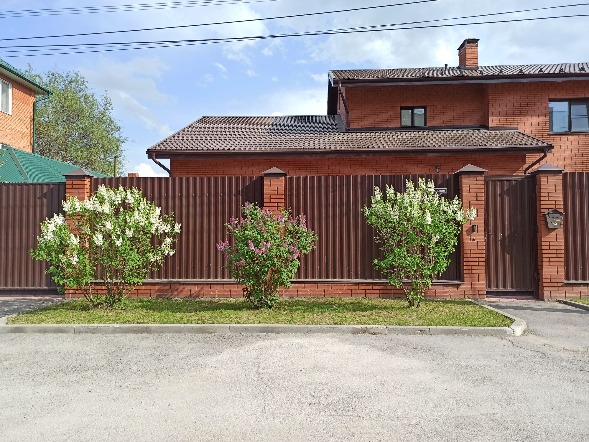 Une maison et ses abords