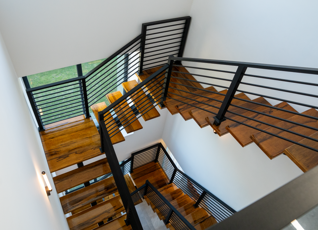Comment sécuriser un escalier ouvert sans plastique moche ?