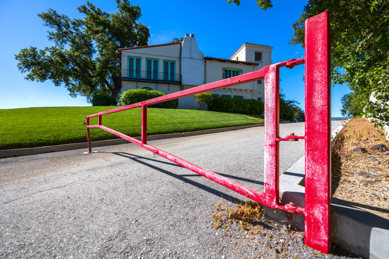 Quelle couleur portail convient vraiment à ta façade ?