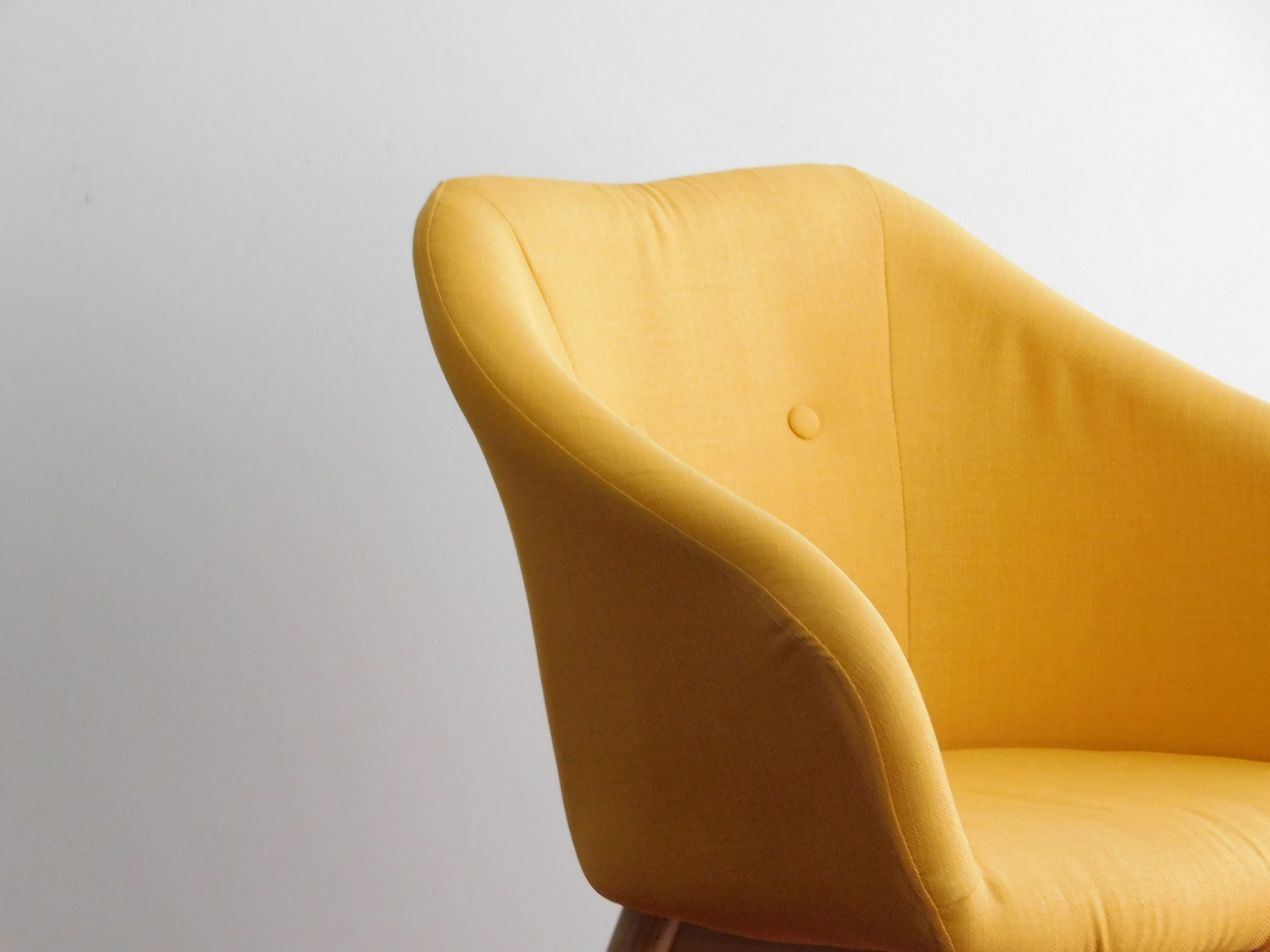 Fauteuil jaune moderne design minimaliste