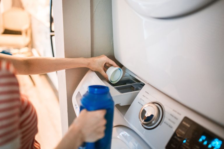 Pourquoi ta couette en plume forme des paquets après lavage ?